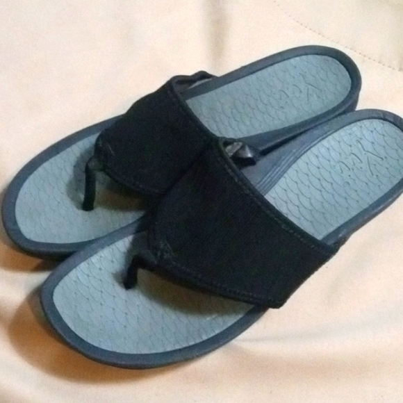 yuu sandals